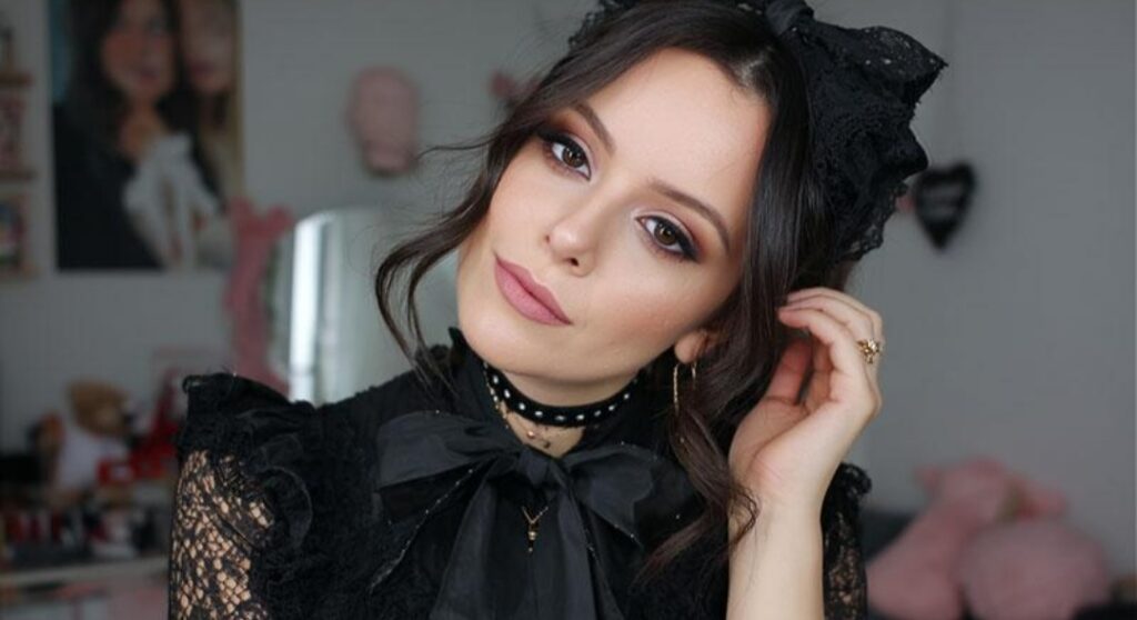 Romantic Goth Makeup Looks 2026